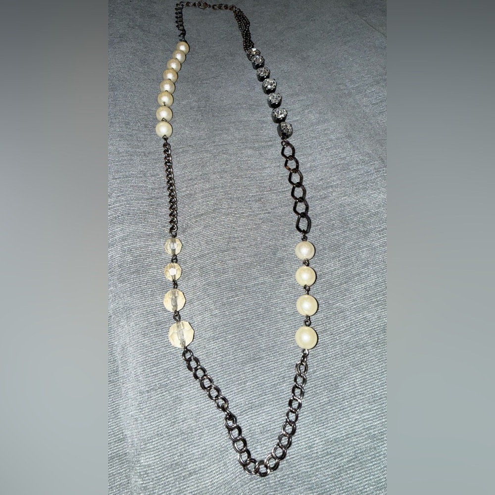 Elegant Pearl and Crystal Chain Necklace